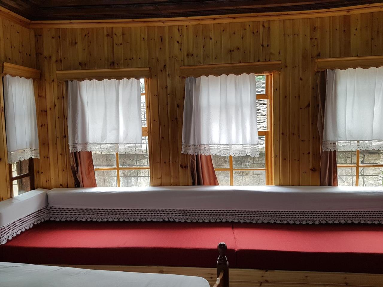 Eva Guesthouse Gjirokastër Eksteriør bilde