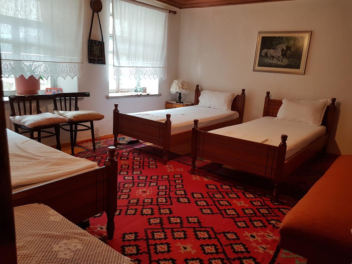 Eva Guesthouse Gjirokastër Eksteriør bilde